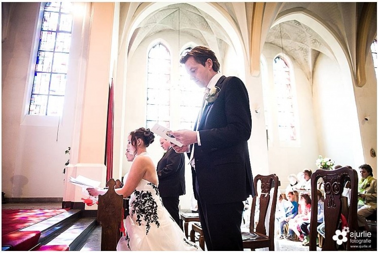 fotograaf bruidsreportage Limburg huwelijksmis Simpelveld