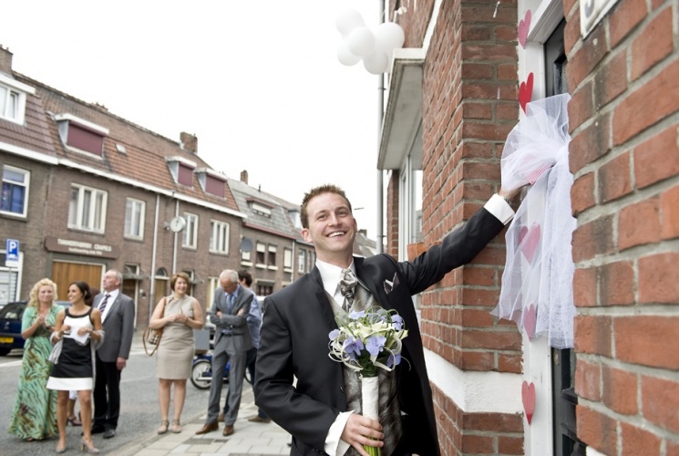 spontane trouwfotografie Limburg huwelijksreportage Schinveld Schinvelderhoeve 