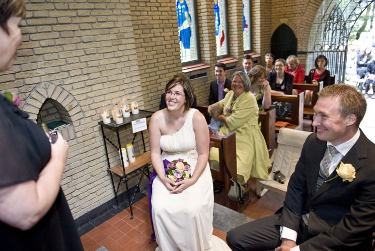 Spontane bruidsreportage Limburg kapel Schimmert